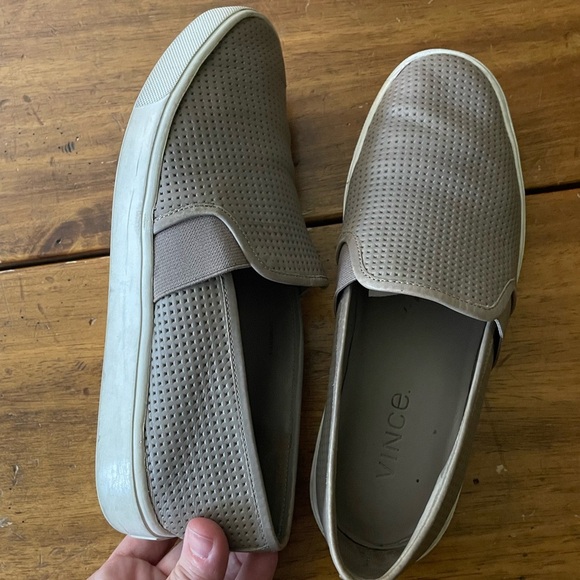 VINCE Sneakers Womens Sz 7 Blair Slip On Loafers Perforated Taupe Beige - Picture 7 of 9
